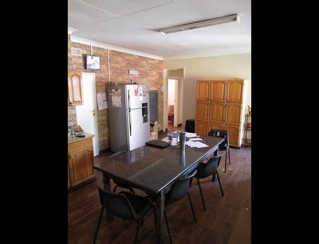 5 BEDROOM HOUSE TO LET IN PROTEA PARK
